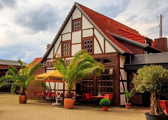 Akazienhof Hotel *